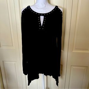 🥂🍾Girl’s night out ready! 🍾🥂INC studded top with cold shoulders 🎉